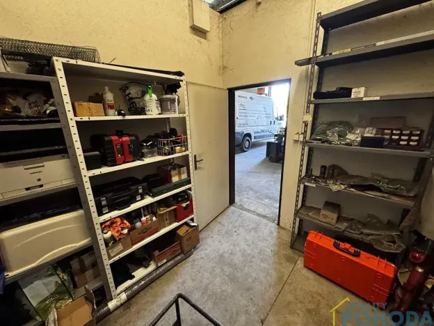 Pronájem výrobních prostor, Radhošť, 450 m2