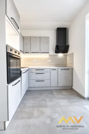 Pronájem bytu 2+1, Hradec Králové - Slezské Předměstí, třída SNP, 55 m2
