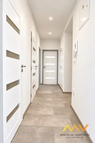 Pronájem bytu 2+1, Hradec Králové - Slezské Předměstí, třída SNP, 55 m2