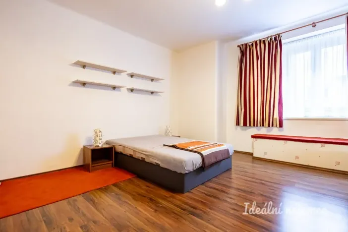 Pronájem bytu 1+kk, Praha - Žižkov, Viklefova, 38 m2