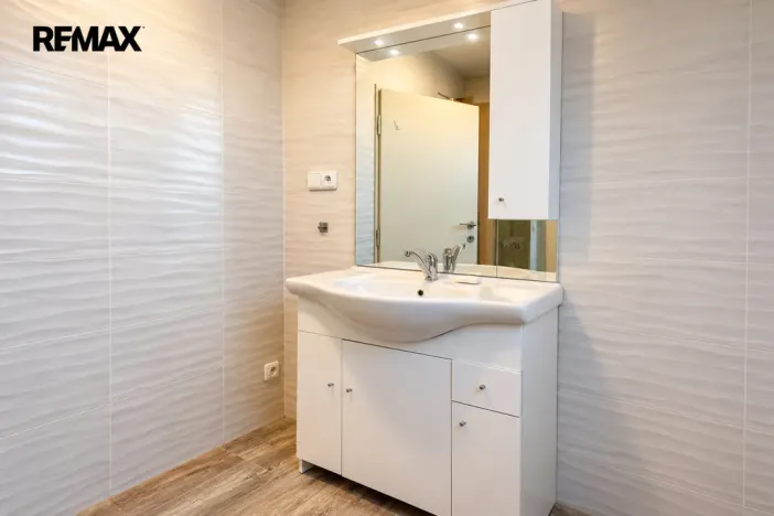 Prodej bytu 3+kk, Karlovy Vary - Stará Role, Vančurova, 83 m2