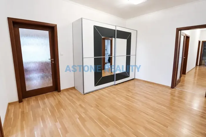 Pronájem rodinného domu, Trnová, 213 m2