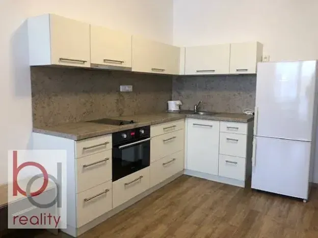 Pronájem bytu 1+kk, České Budějovice, Krčínova, 38 m2