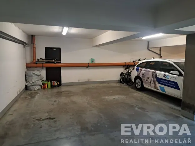 Pronájem garážového stání, Brno - Bystrc, Přístavní, 14 m2