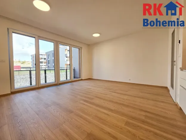 Pronájem bytu 1+kk, Praha - Dolní Počernice, 45 m2