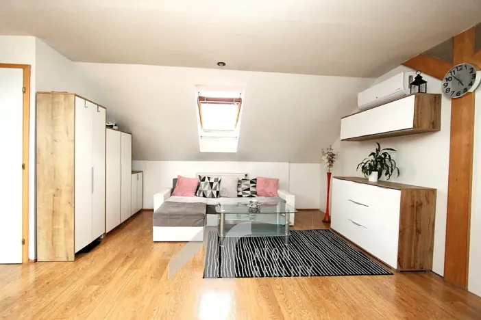 Prodej výrobních prostor, Zaječí, Dlážděná, 100 m2