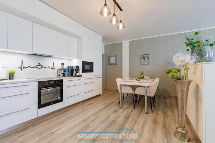 Prodej bytu 2+kk, Znojmo, Kosmákova, 71 m2