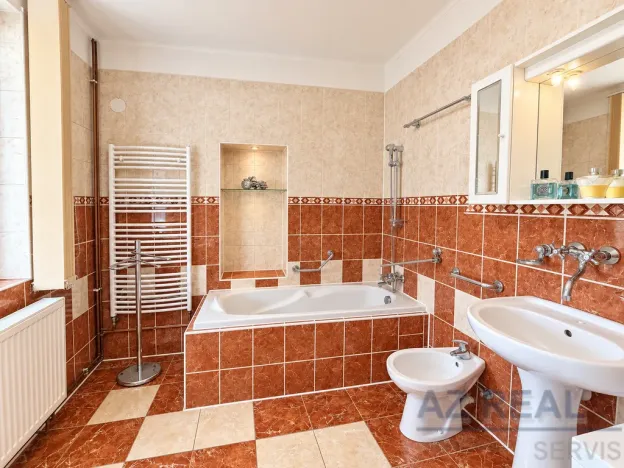 Prodej rodinného domu, Frýdlant, Komenského, 210 m2