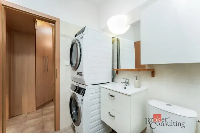 Prodej bytu 1+kk, Hradec Králové - Třebeš, Ve Stromovce, 33 m2