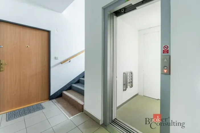 Prodej bytu 1+kk, Hradec Králové - Třebeš, Ve Stromovce, 33 m2