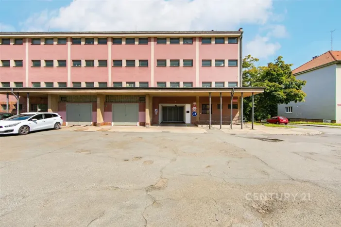Pronájem garážového stání, Plzeň - Jižní Předměstí, Tomanova, 12 m2