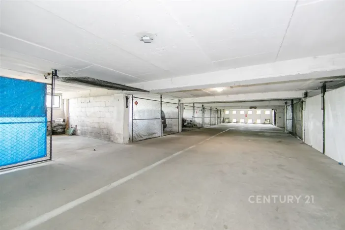 Pronájem garážového stání, Plzeň - Jižní Předměstí, Tomanova, 12 m2