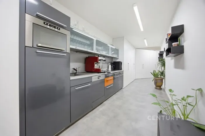 Prodej kanceláře, Praha - Smíchov, Na Zatlance, 232 m2