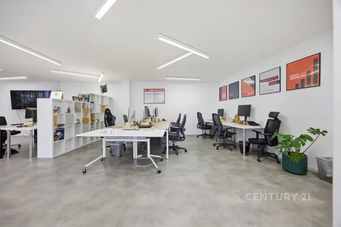 Pronájem kanceláře, Praha - Smíchov, Na Zatlance, 232 m2