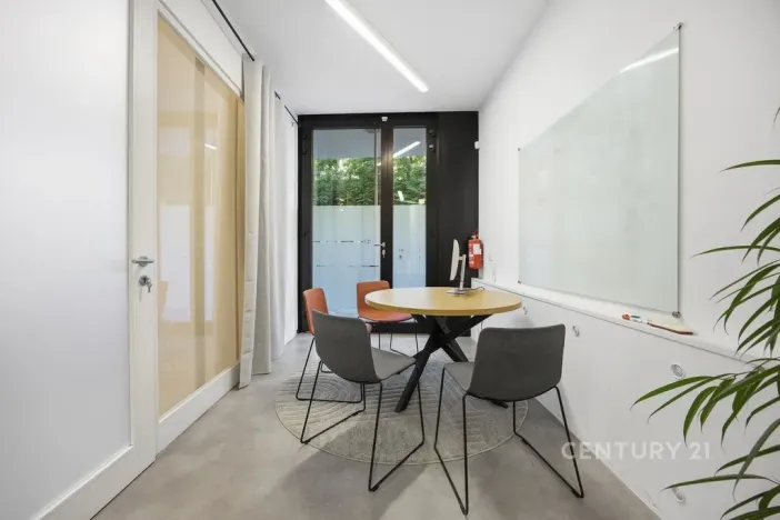 Pronájem kanceláře, Praha - Smíchov, Na Zatlance, 232 m2