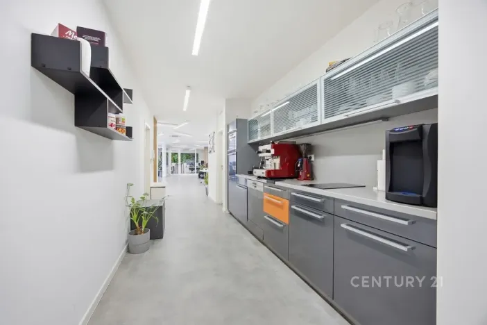 Pronájem kanceláře, Praha - Smíchov, Na Zatlance, 232 m2