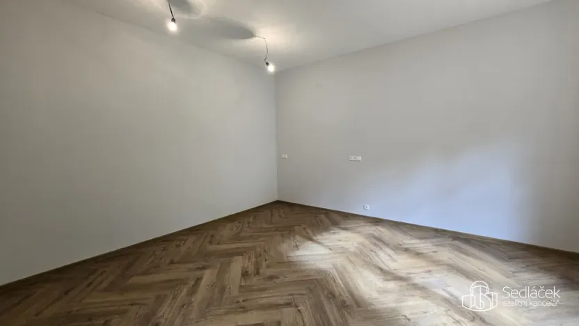 Pronájem bytu 1+1, Karlovy Vary, Krále Jiřího, 61 m2