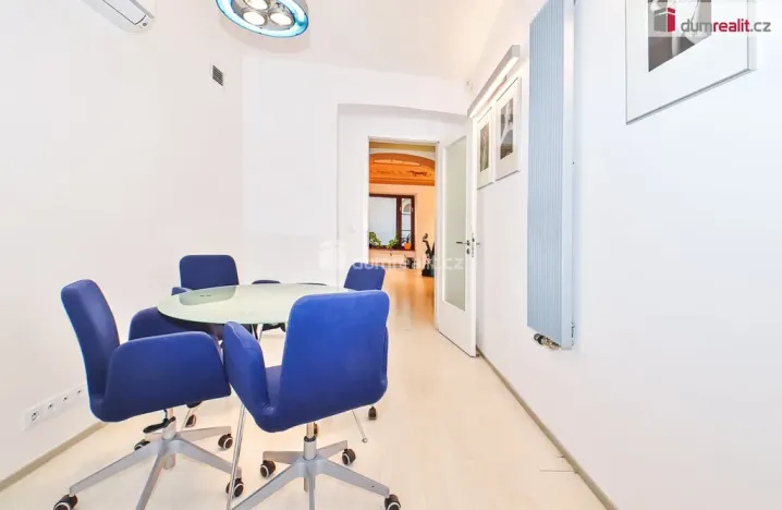 Pronájem kanceláře, Praha - Nové Město, V jirchářích, 70 m2