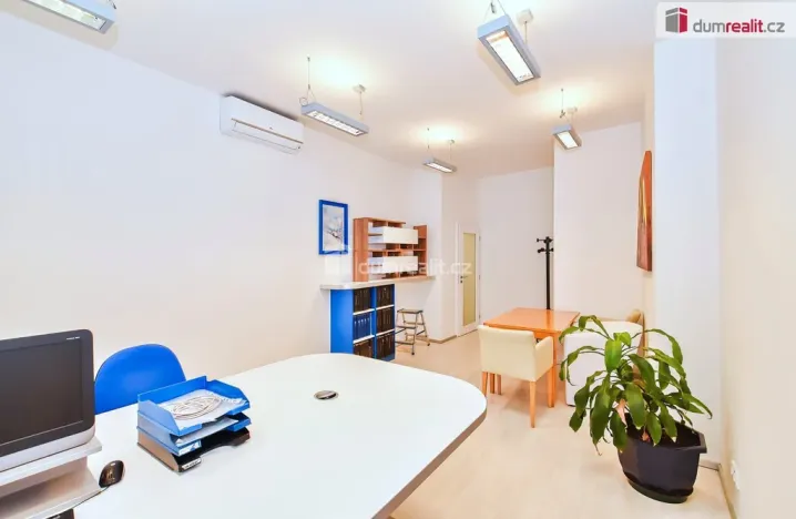 Pronájem kanceláře, Praha - Nové Město, V jirchářích, 70 m2