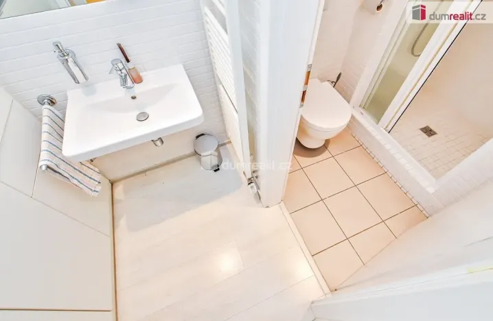 Pronájem kanceláře, Praha - Nové Město, V jirchářích, 70 m2