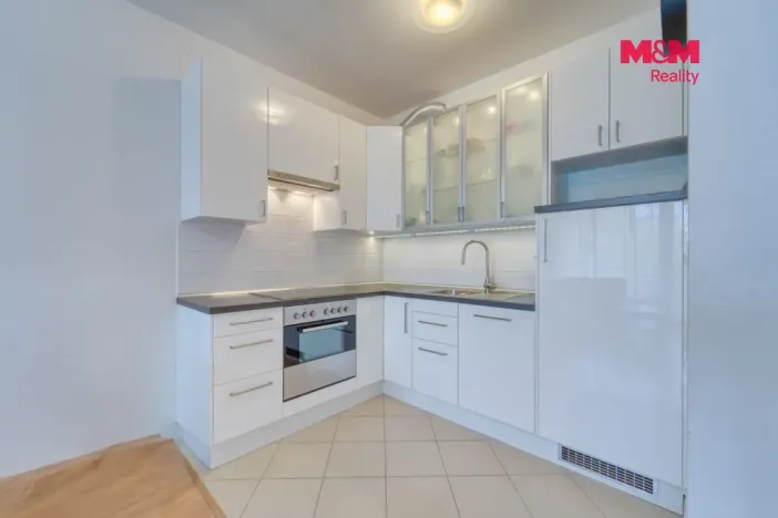 Pronájem bytu 2+kk, Praha, Sazovická, 47 m2