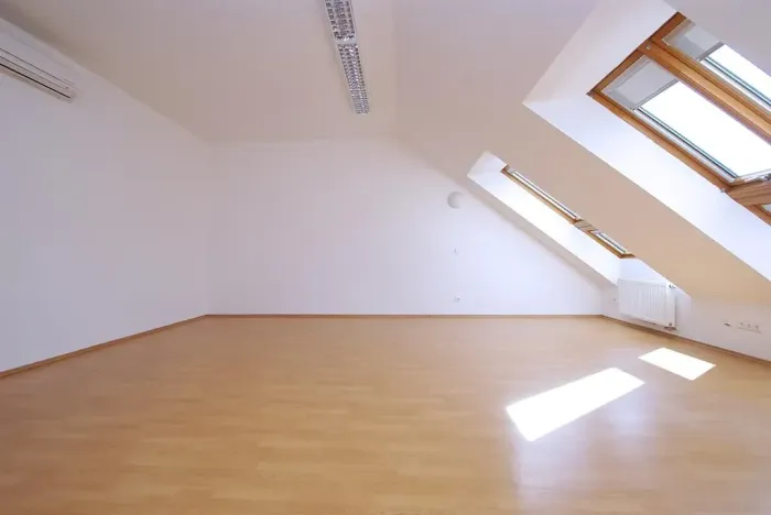 Pronájem kanceláře, Praha - Smíchov, Štefánikova, 82 m2