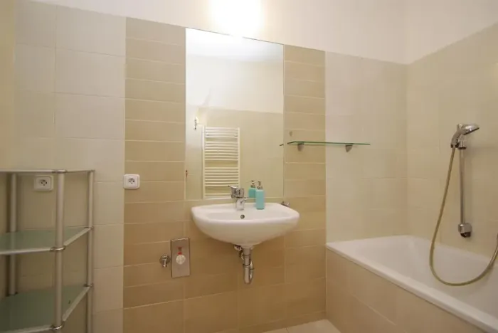 Pronájem kanceláře, Praha - Smíchov, Štefánikova, 82 m2