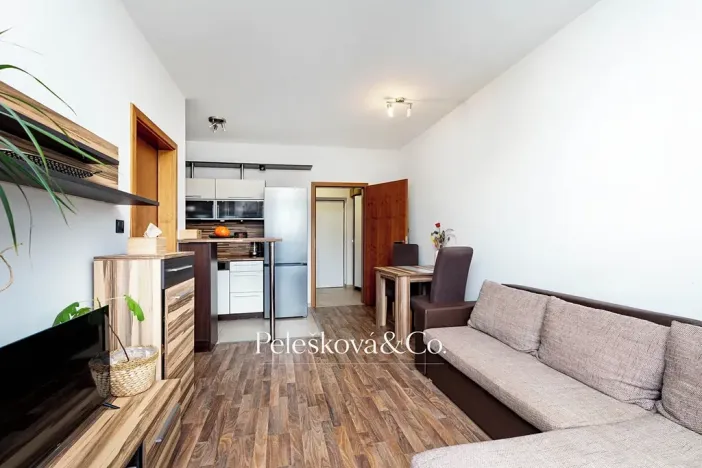 Pronájem bytu 2+kk, Praha - Suchdol, Májová, 45 m2