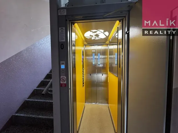 Prodej bytu 1+1, Karlovy Vary, Okružní, 36 m2