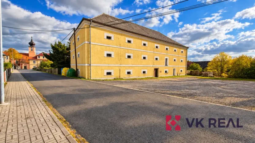 Prodej zemědělského objektu, Trhanov, 2380 m2