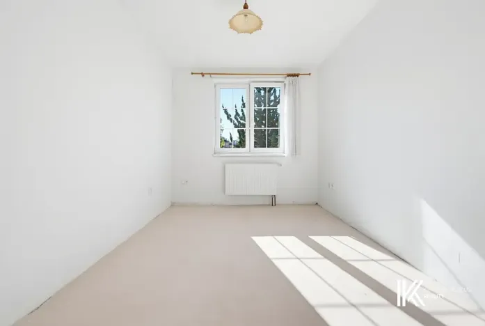 Prodej kanceláře, Hrochův Týnec, 356 m2
