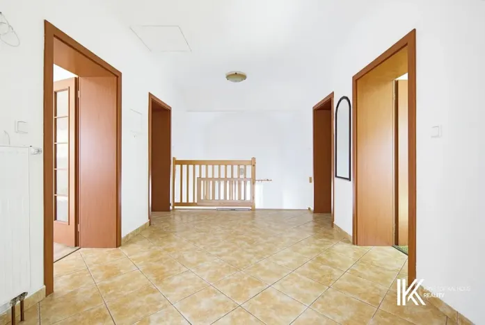 Prodej kanceláře, Hrochův Týnec, 356 m2