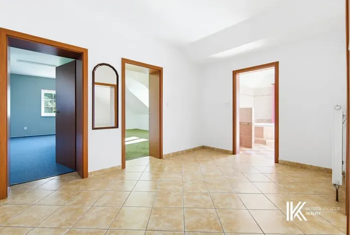 Prodej kanceláře, Hrochův Týnec, 356 m2