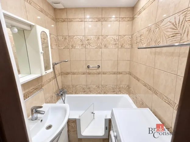Prodej bytu 2+1, Karlovy Vary - Rybáře, Hybešova, 54 m2