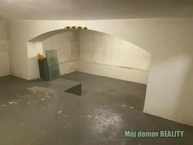 Pronájem obchodního prostoru, Praha - Vysočany, Freyova, 118 m2