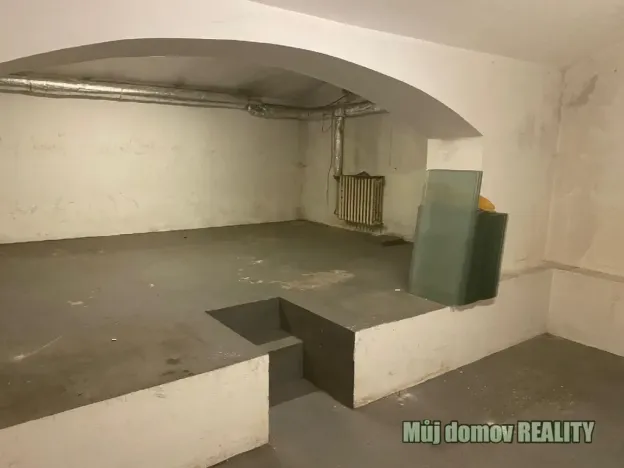 Pronájem obchodního prostoru, Praha - Vysočany, Freyova, 118 m2
