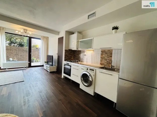 Pronájem bytu 2+kk, Praha - Kobylisy, Služská, 46 m2
