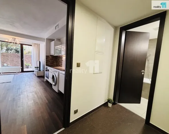 Pronájem bytu 2+kk, Praha - Kobylisy, Služská, 46 m2
