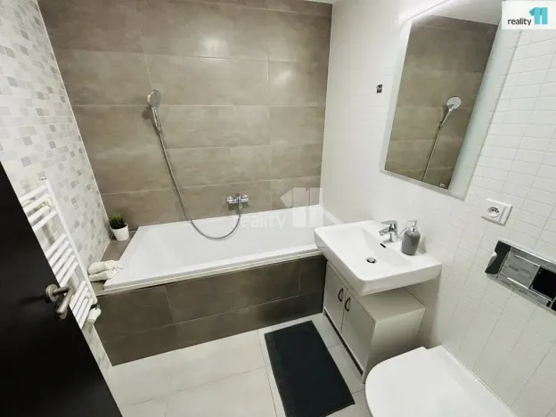 Pronájem bytu 2+kk, Praha - Kobylisy, Služská, 46 m2