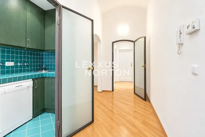 Pronájem bytu 4+1, Praha - Nové Město, Odborů, 100 m2