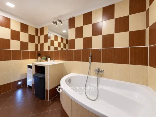 Prodej bytu 4+1, Břežany, 93 m2