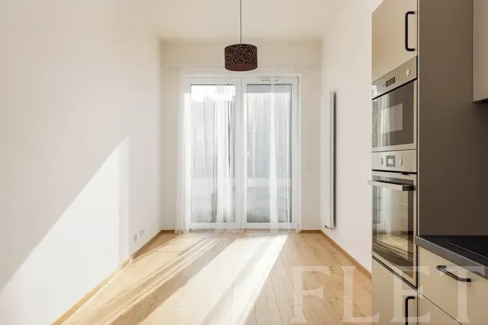 Pronájem bytu 1+kk, Praha - Hostavice, Českobrodská, 36 m2
