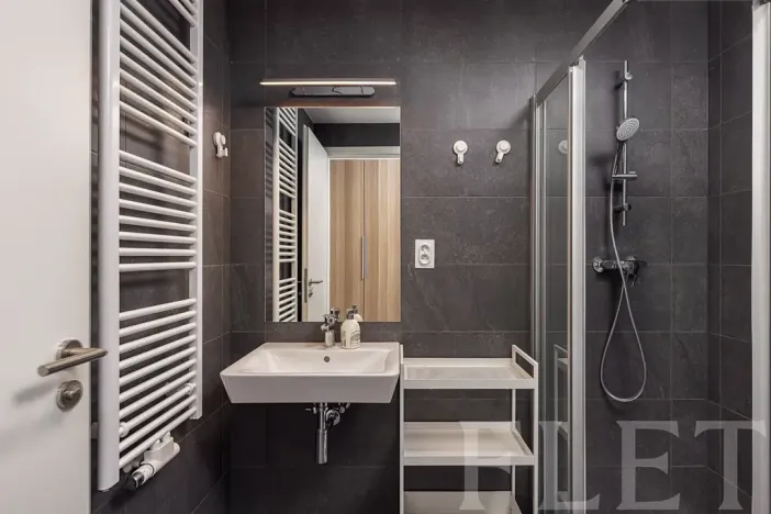 Pronájem bytu 1+kk, Praha - Hostavice, Českobrodská, 36 m2