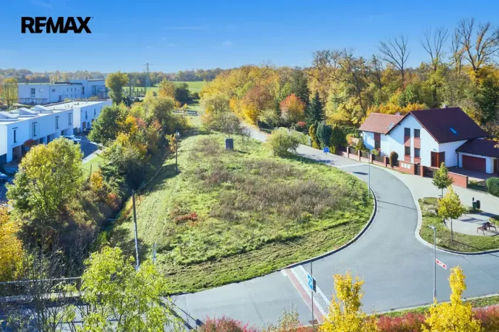 Prodej pozemku pro bydlení, Hradec Králové, 2475 m2