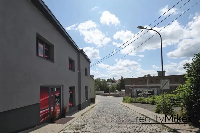 Prodej obchodního prostoru, Liberec, Na Žižkově, 351 m2
