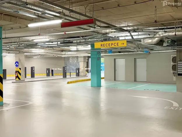 Pronájem garážového stání, Brno, Fuchsova, 12 m2