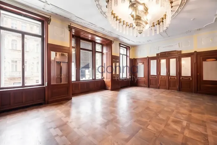 Pronájem kanceláře, Praha, Spálená, 538 m2