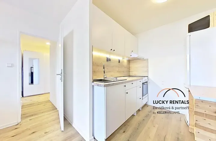 Pronájem bytu 2+kk, Praha - Černý Most, Kpt. Stránského, 43 m2
