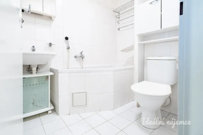 Pronájem bytu 1+1, Praha - Letňany, Chotěšovská, 39 m2
