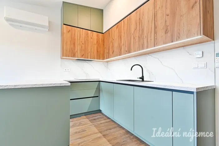 Pronájem bytu 1+kk, Brno - Židenice, Škrochova, 33 m2